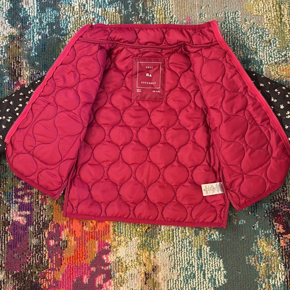 Free Assembly Jacket - Picture 5 of 7